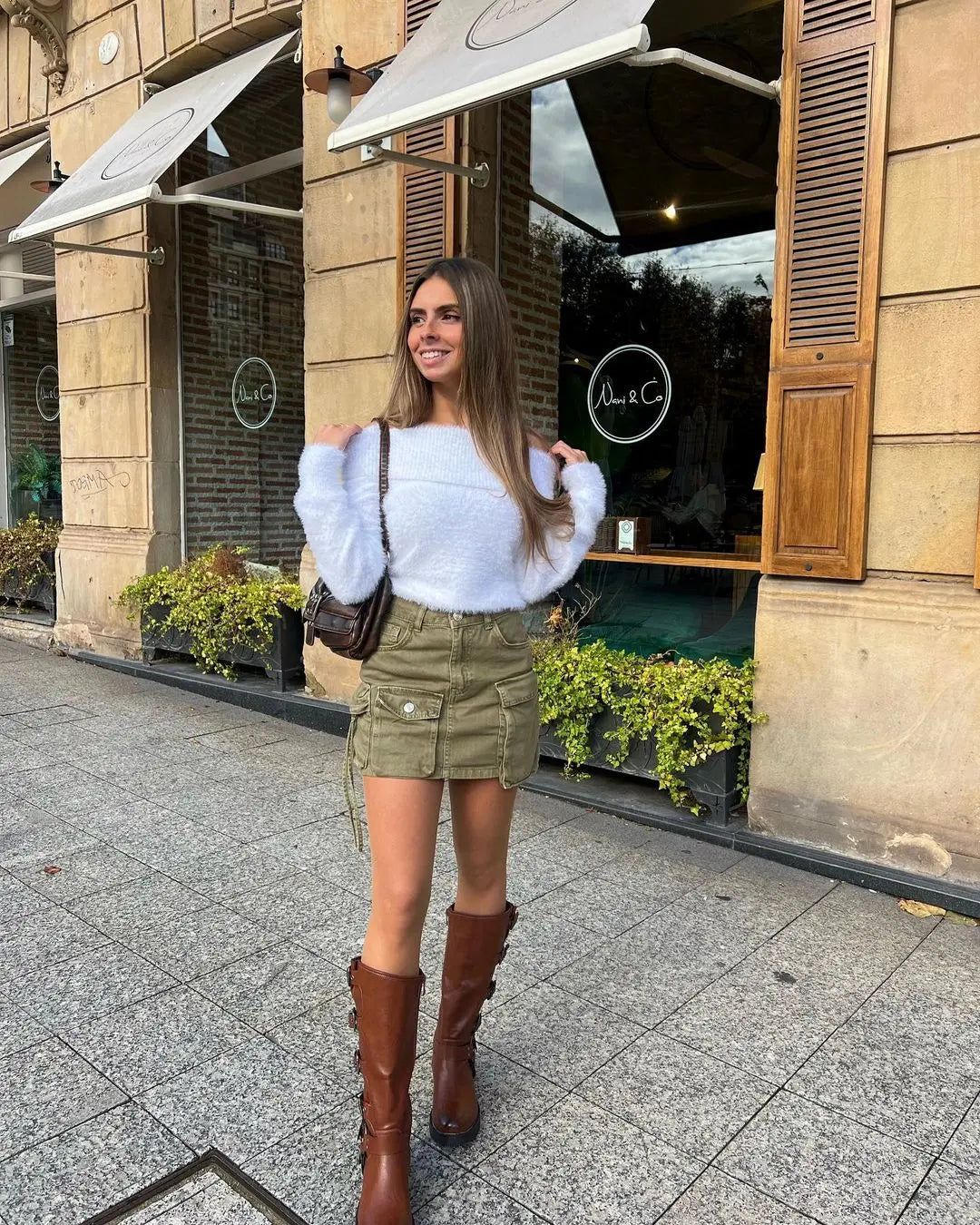AISHA - Bota biker alta com fivelas