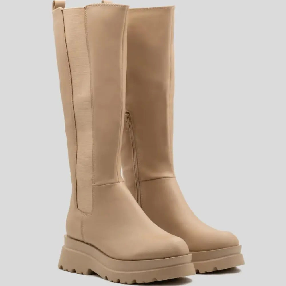 AURA - Botas altas planas beige con plataforma