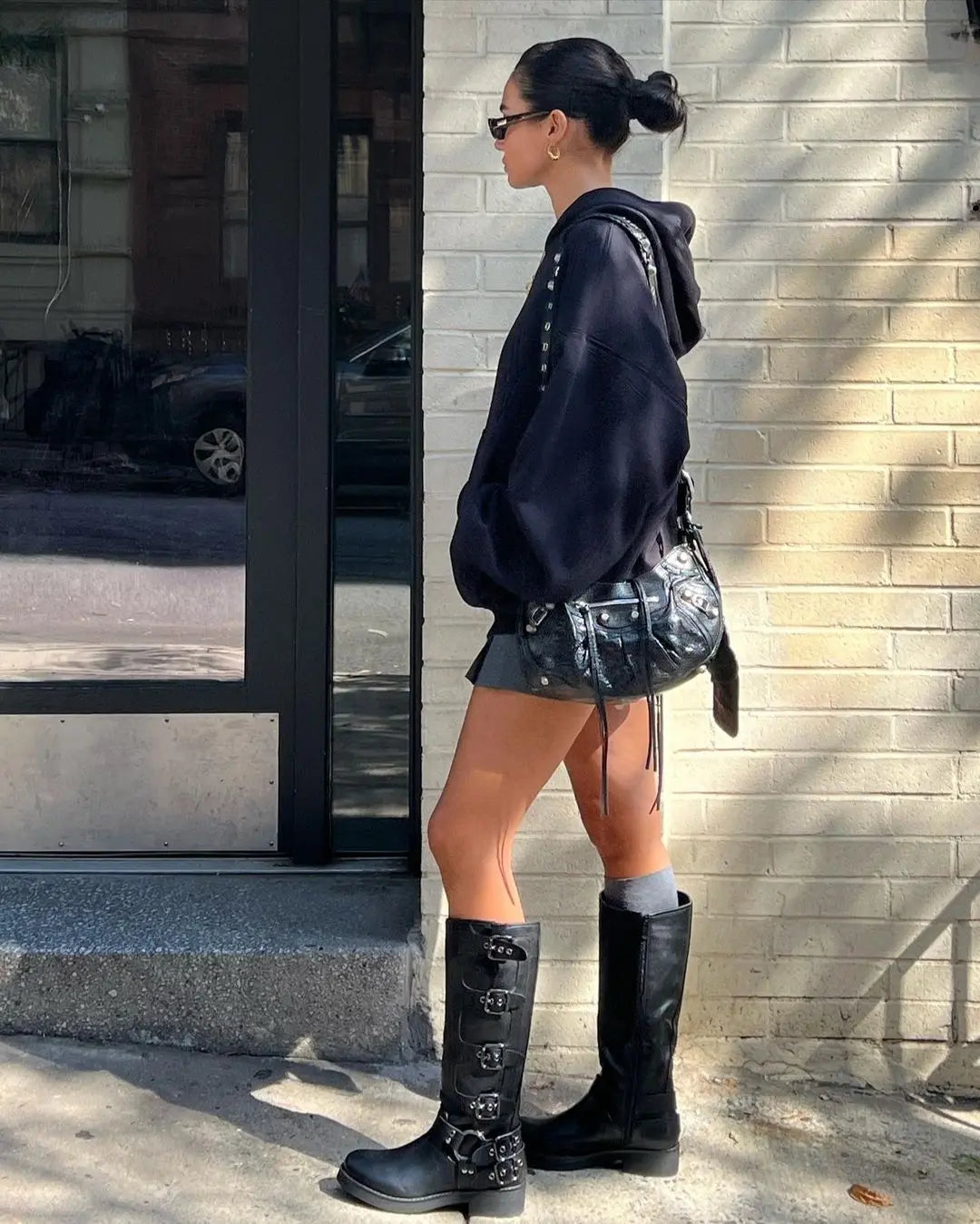 AISHA - Bota biker alta com fivelas