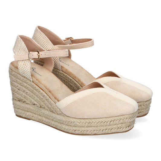 Claudia – Beige Breeze