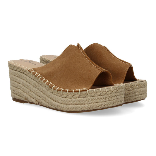Clara – Kaki Style