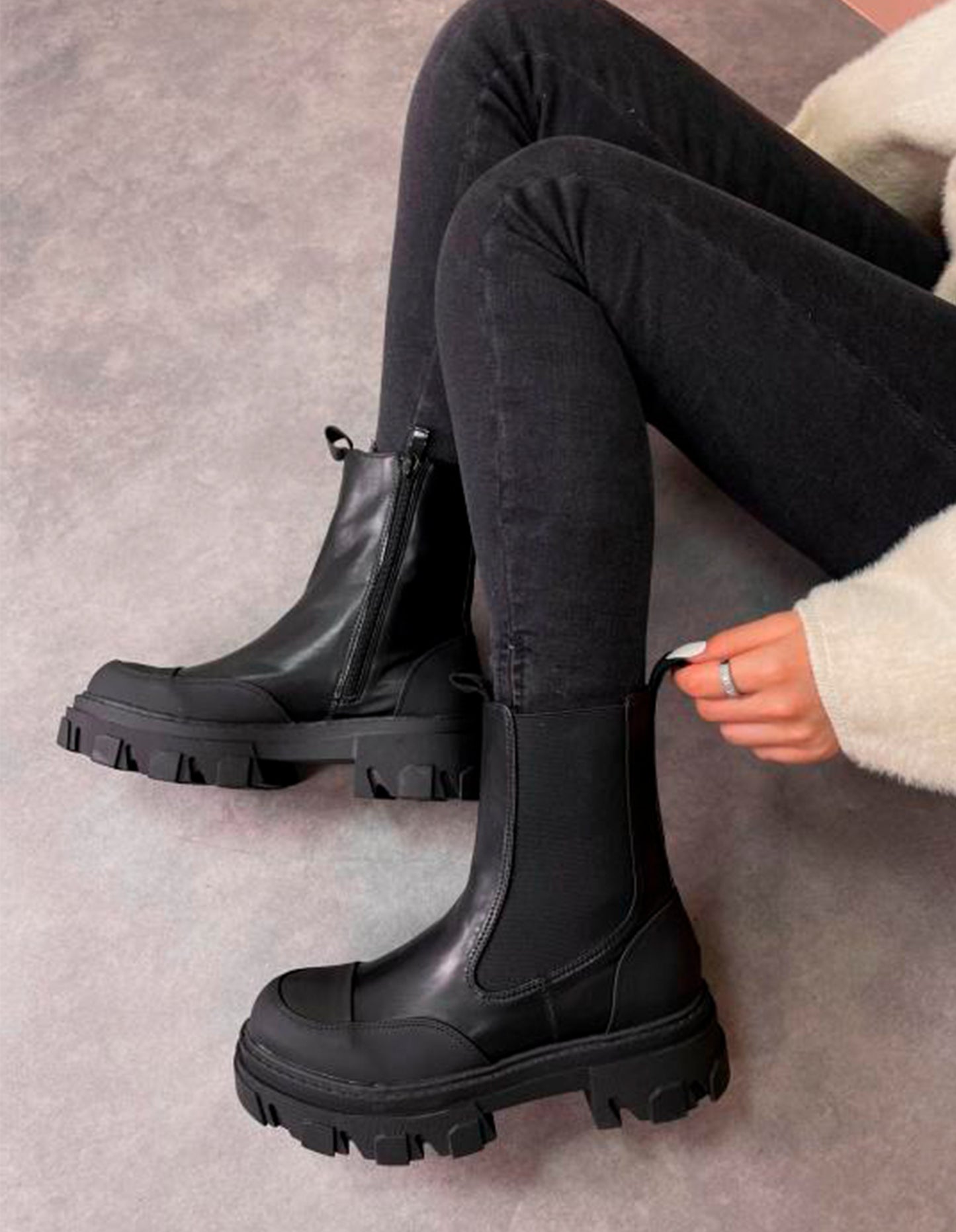 CAROL BLACK - Botas pretas de cano médio com plataforma